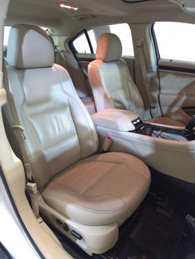 White Platinum Clearcoat Metallic 2018 Ford Taurus Limited
