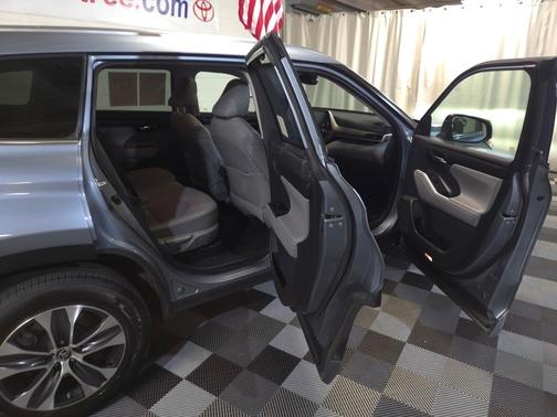 2020 Toyota Highlander Hybrid XLE