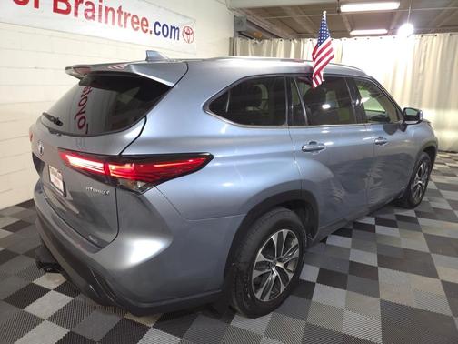 2020 Toyota Highlander Hybrid XLE