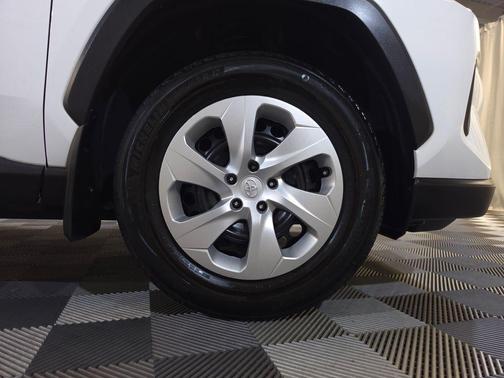 Ice Cap 2023 Toyota RAV4 LE