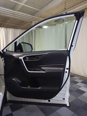 Ice Cap 2023 Toyota RAV4 LE