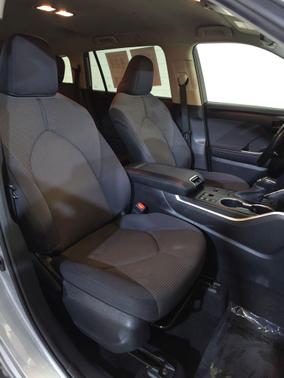 Celestial Silver Metallic 2023 Toyota Highlander LE