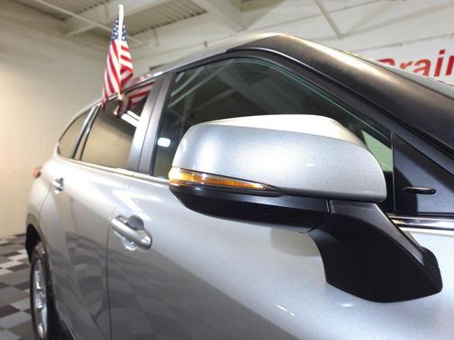 Celestial Silver Metallic 2023 Toyota Highlander LE