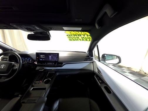 Ice Cap 2025 Toyota Sienna XSE