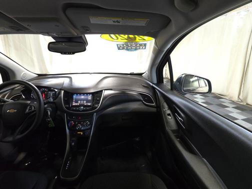 Mosaic Black Metallic 2020 Chevrolet Trax LS