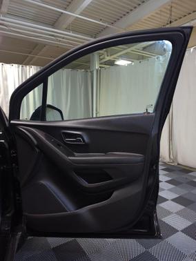 Mosaic Black Metallic 2020 Chevrolet Trax LS