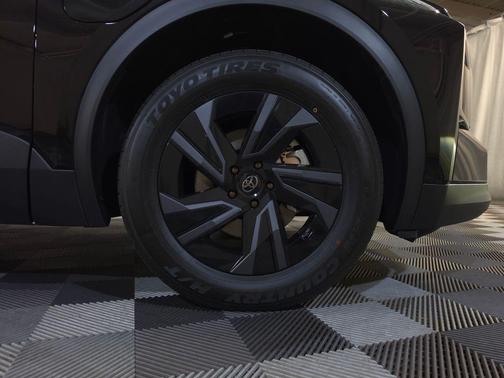 Midnight Black 2026 Toyota C-HR SE