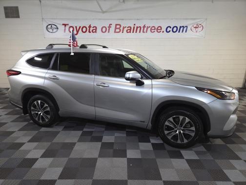 2024 Toyota Highlander Hybrid XLE