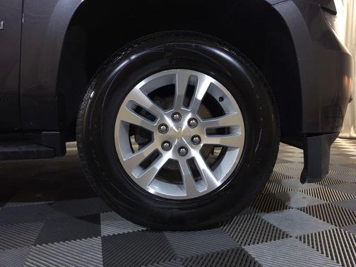 Tungsten Metallic 2018 Chevrolet Suburban LS