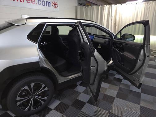 2025 Toyota bZ4X XLE