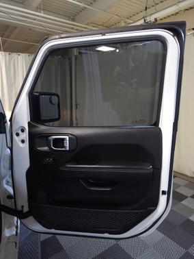 Bright White Clearcoat 2020 Jeep Gladiator Overland