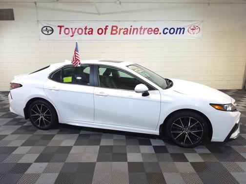 Ice Cap 2024 Toyota Camry SE