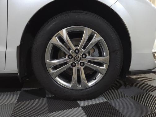 2023 Toyota Sienna XSE 7 Passenger