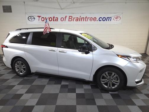 2023 Toyota Sienna XSE 7 Passenger