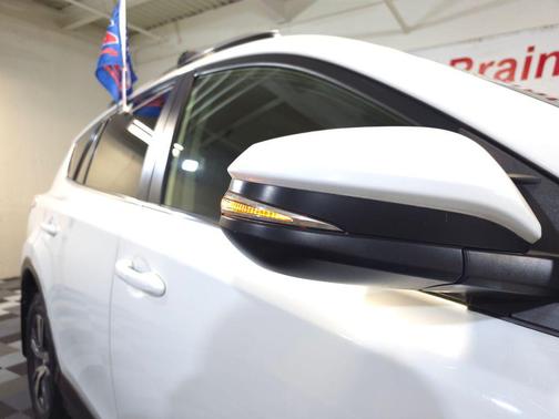 Super White 2017 Toyota RAV4 XLE