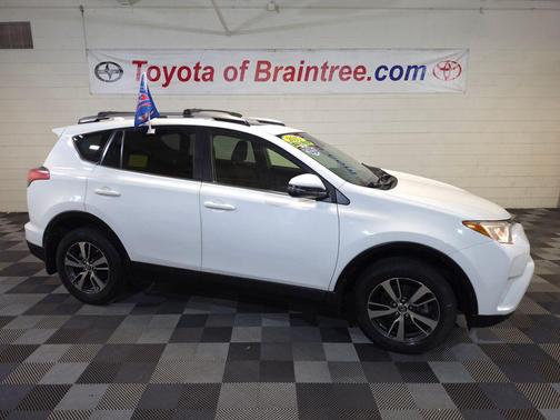 Super White 2017 Toyota RAV4 XLE