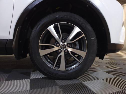 Super White 2017 Toyota RAV4 XLE