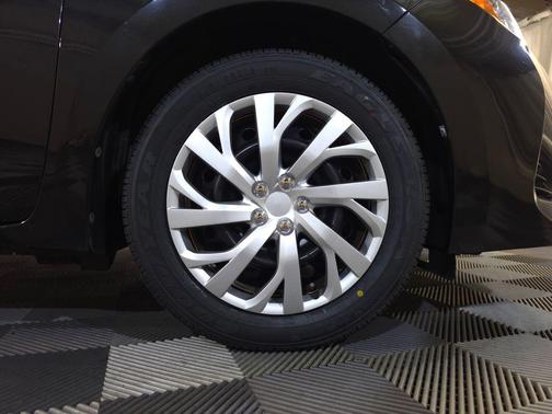 Black Sand Pearl 2017 Toyota Corolla LE