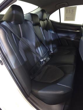 Super White 2018 Toyota Camry SE