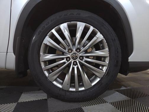 Wind Chill Pearl 2022 Toyota Highlander Platinum