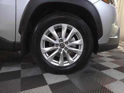2025 Toyota Corolla Cross LE