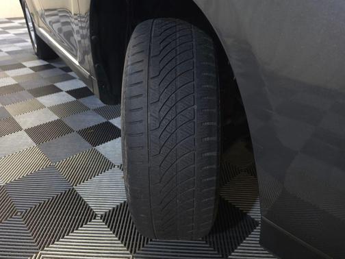 Magnetic Gray Metallic 2013 Toyota Highlander SE
