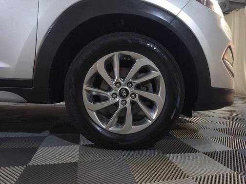Molten Silver 2018 Hyundai TUCSON SEL