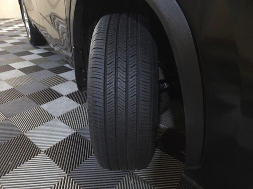 Midnight Black Metallic 2022 Toyota Highlander LE