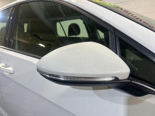 Pure White 2020 Volkswagen Golf GTI 2.0T SE DSG