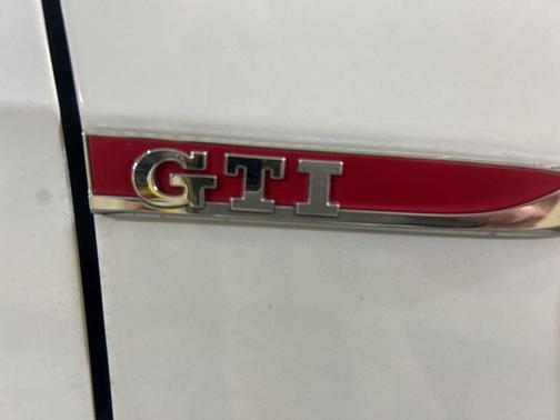 Pure White 2020 Volkswagen Golf GTI 2.0T SE DSG