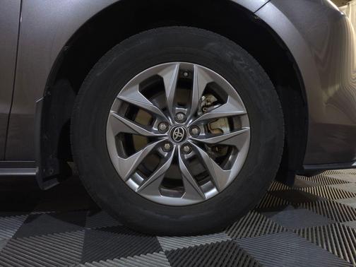 Predawn Gray Mica 2023 Toyota Sienna LE