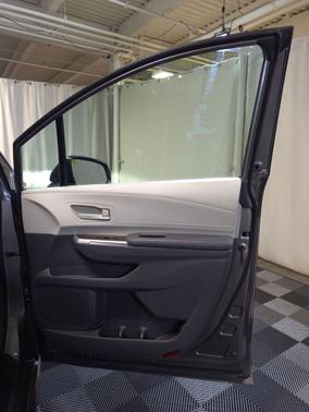 Predawn Gray Mica 2023 Toyota Sienna LE