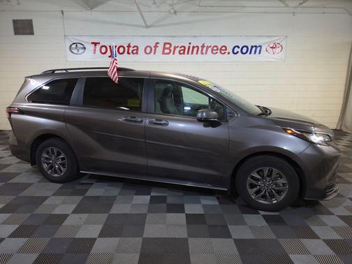 Predawn Gray Mica 2023 Toyota Sienna LE
