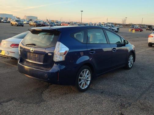 2013 Toyota Prius v Five