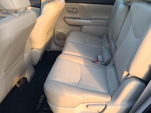 2013 Toyota Prius v Five