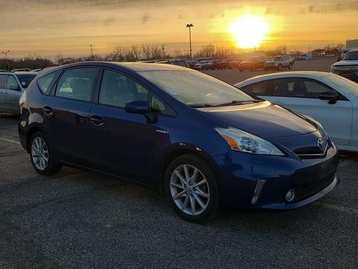 2013 Toyota Prius v Five