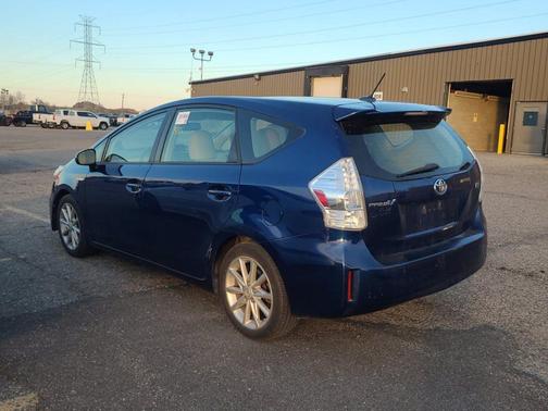 2013 Toyota Prius v Five