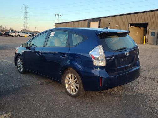2013 Toyota Prius v Five