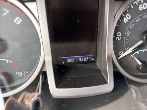 Midnight Black Metallic 2018 Toyota Tacoma SR5