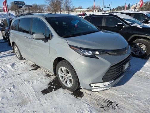 2022 Toyota Sienna Woodland Edition