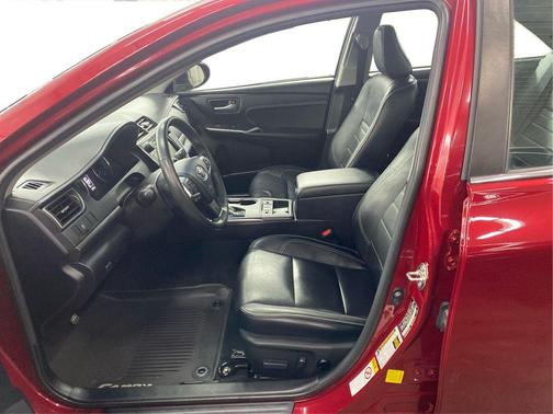 2017 Toyota Camry Hybrid XLE