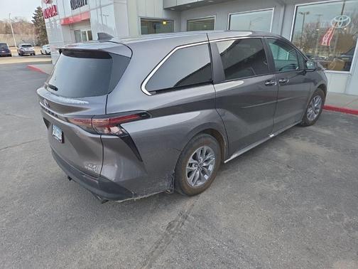 2024 Toyota Sienna XLE