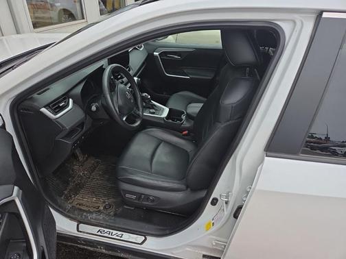 2023 Toyota RAV4 Hybrid XLE Premium