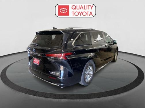 2023 Toyota Sienna Platinum 7 Passenger