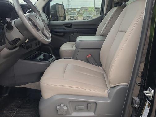 2021 Nissan NV Passenger NV3500 HD SL V8