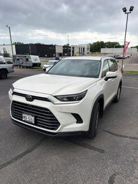 Coastal Cream 2024 Toyota Grand Highlander XLE