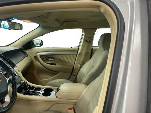 2017 Ford Taurus SE