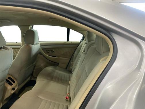 2017 Ford Taurus SE