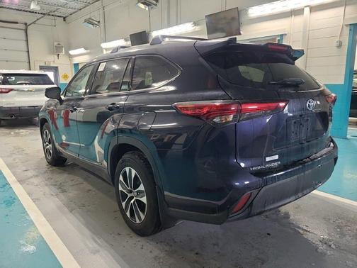 2022 Toyota Highlander Hybrid XLE