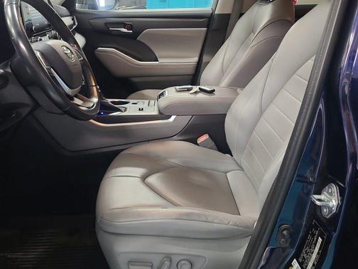 2022 Toyota Highlander Hybrid XLE
